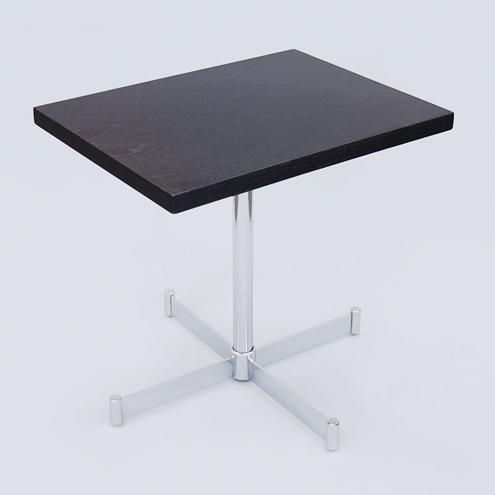 stolek s černou deskou